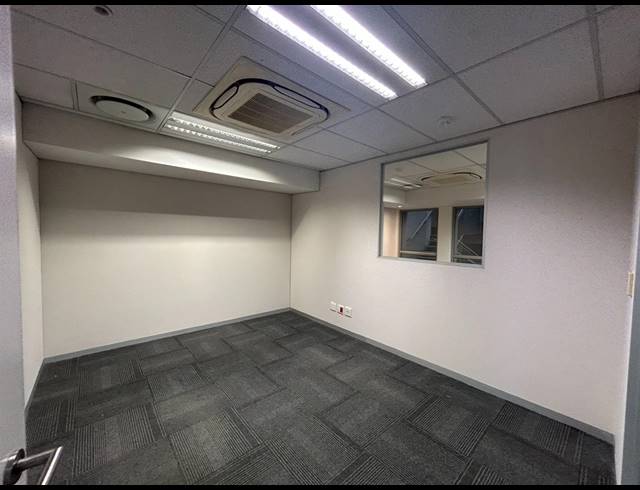 386.50M² BUILDING TO LET IN FORESHORE